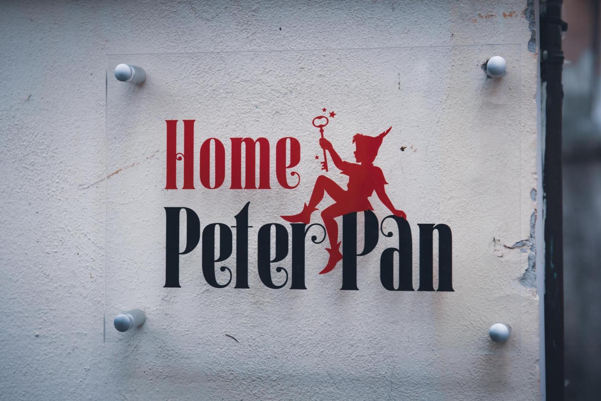 Home Peterpan, B&B Direttamente Sulla Piazza Casal Fiumanese Extérieur photo